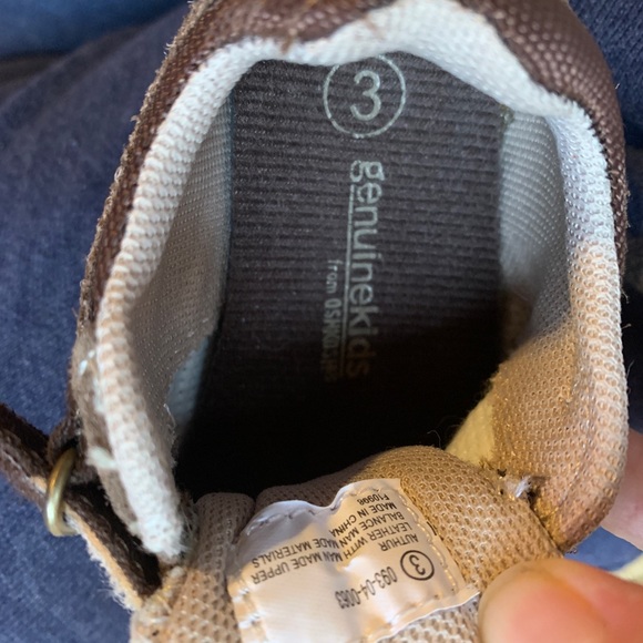 Rarely used OSHKOSH  👟 Genuine Kids non marking - Picture 7 of 8